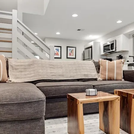 Classy Central Dc Bloomingdale 1-Br Getaway